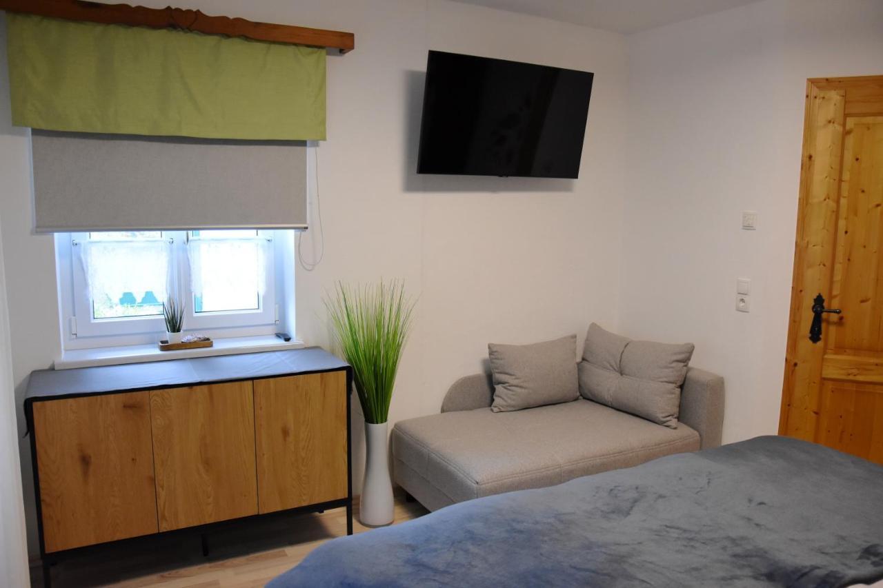 Wein & Wohnen Matzl - Ferienwohnung ฟูสเตนเฟลด์ ภายนอก รูปภาพ