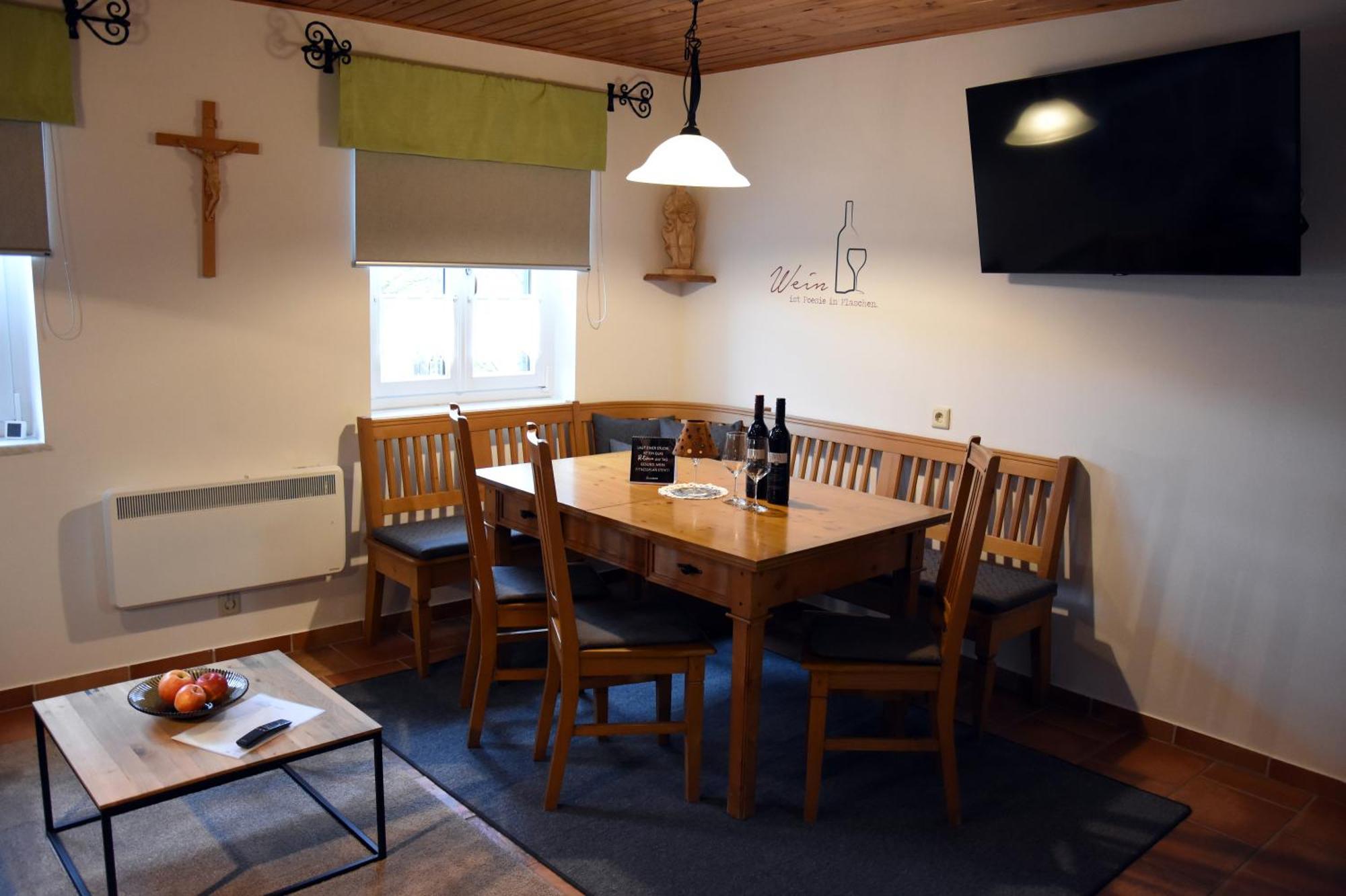 Wein & Wohnen Matzl - Ferienwohnung ฟูสเตนเฟลด์ ภายนอก รูปภาพ